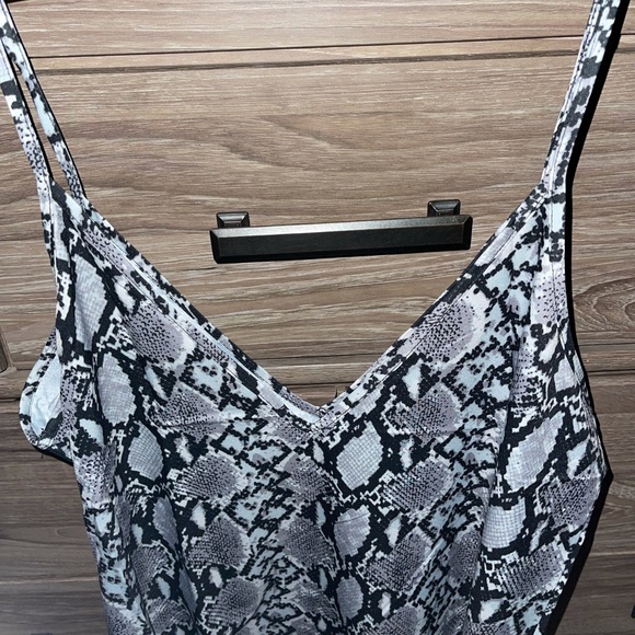 🖤 Host -Pick 🖤Woman’s nightgown ( Never Worn ) - Picture 6 of 9